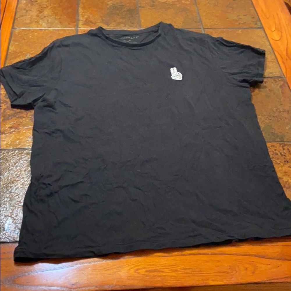 Black T-shirt with a Peace sign